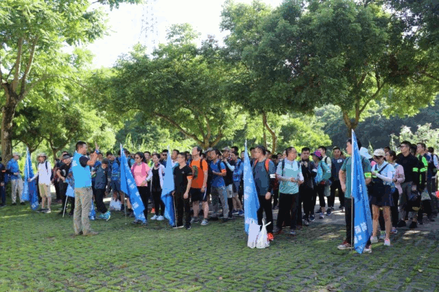 尊龙凯时研究院团建2.gif